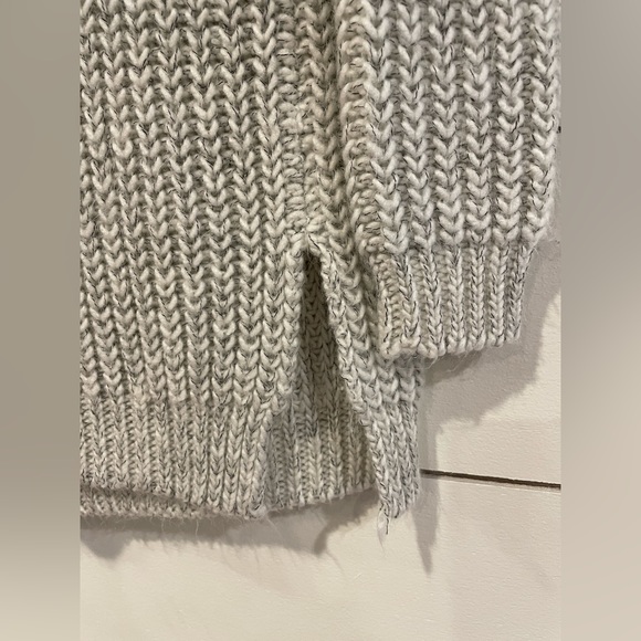 ILLA ILLA Sweater - SMALL - Picture 4 of 4